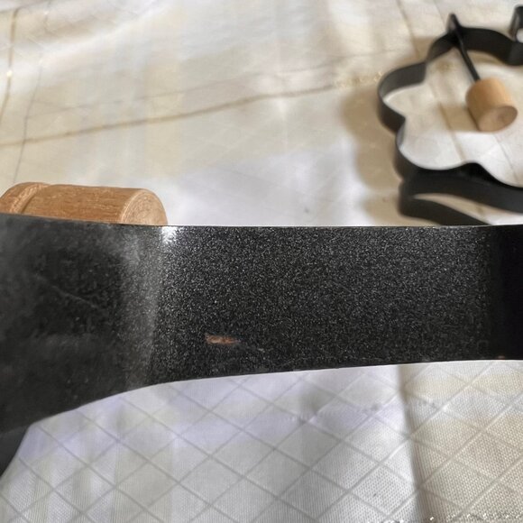 8 Vintage Metal Cookie Cutters, Cookie Molds, Pancake Molds, Gift Tag Cutouts - Picture 7 of 10